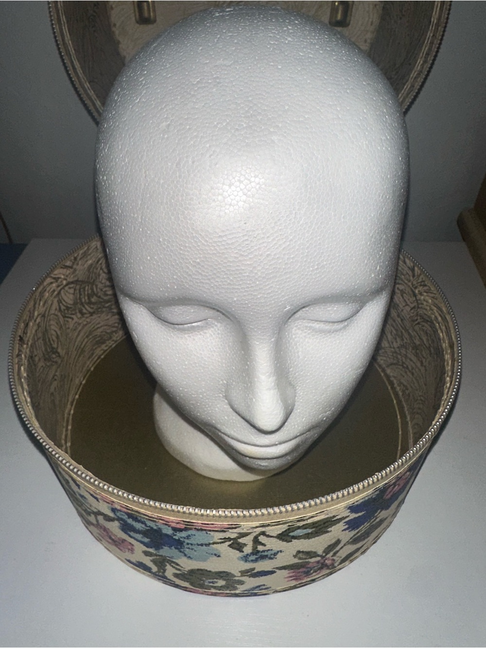 Vtg 60s Floral Wig Travel Case w/ Mannequin Head - Picture 9 of 11